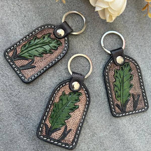 Porte-clés en cuir taillé sculpté à la main Porte-clés en cuir de forme exotique mignon Accessoires en cuir taillé Porte-clés mignons pour unisexe - Product Image 4