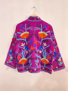 Veste en velours brodée Suzani violette bohème pour femme, style vintage, motif floral, ouverte sur le devant, vêtement ethnique - Product Image 5