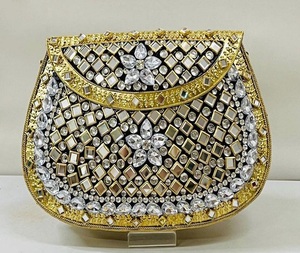 Hermoso bolso de mano de resina Kundan con borde de metal para mujer, ideal para fiestas nocturnas, de f s international - Product Image 1