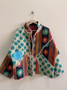 Chaqueta Kantha india hecha a mano, abrigo largo reversible, estilo bohemio, chaqueta bomber. - Product Image 2