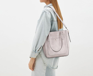 Prix de gros pour sacs fourre-tout personnalisés en cuir véritable pour femmes, sacs à main tendance avec trois sangles et fermeture éclair - Product Image 2