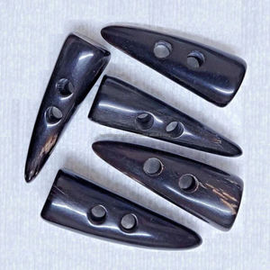 กระดุมแฟชั่น 2 รู ทำจากเรซินเขาสัตว์แท้จากอินเดีย - Product Image 2