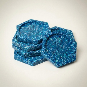 Sous-verre hexagonal moderne en plastique PE écologique, protection thermique, réutilisable, durable, léger, lavable, diamètre 10 cm pour - Product Image 3