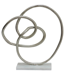 Escultura Abstracta Moderna de Anillos Entrelazados de Aluminio Plateado - Decoración Artística Metálica Contemporánea - Product Image 1