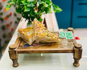 ถาดไม้สำหรับเสิร์ฟขนมแบบมีช่องหลายช่องสำหรับเสิร์ฟขนมขบเคี้ยว ถั่ว ลูกอม มันฝรั่งทอด และผลไม้อบแห้งในงานปาร์ตี้ (รับผลิตแบรนด์ส่วนตัว) - Product Image 2