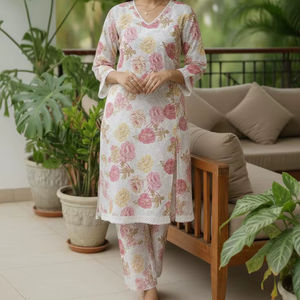 Conjunto de Kurta Larga y Pantalón de Lona Color Granate para Mujer, Traje Étnico Festivo Elegante de 3 Piezas, Ropa India y Pakistaní - Product Image 1