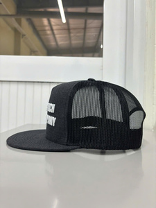 Gorra Snapback de Algodón Personalizada con Corte Láser en la Parte Trasera, Gorras Perforadas con Logotipo Bordado en Chenilla de Alta Calidad - Product Image 3