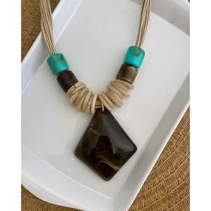 สร้อยคอเรซิ่นทำมือ ทนทาน คริสตัล แฟชั่น สวยสง่า สวมใส่สบายเป็นเวลานาน RR ENTERPRISES - Product Image 3