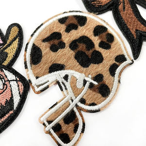 Patch brodé personnalisé en tissu thermocollant avec logo de marque, motif cœur ou fleur en feutre, pour vêtements - Product Image 6