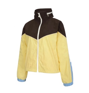 Chaqueta cortavientos ligera para mujer, nuevo diseño, chaqueta decorativa bordada de tela de poliéster con forro de nailon para exteriores para mujer - Product Image 3