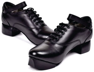 Chaussures de danse irlandaise artisanales pour femmes avec boucles en cristal, semelle en daim, légères, en cuir de vachette pur pour la danse en pas. - Product Image 5