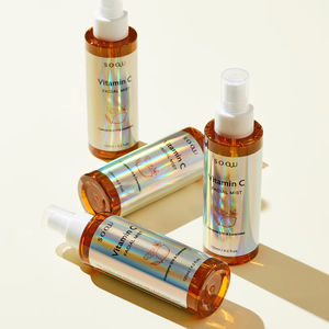 La brume vitaminée de la marque cosmétique coréenne n°1 SOQU apporte des nutriments et de l'hydratation pour un effet éclaircissant sur la peau. - Product Image 2