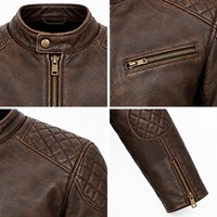 Veste Café Racer marron pour homme avec col à boutons-pression, panneaux d'épaule matelassés, patchs aux coudes, poches zippées et ferrures en laiton