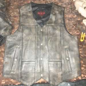 <b>Men's</b> Vintage Polyester V-neck Sleeveless Waistcoat Solid Color Button Closure Outerwear Spring Style Windproof Eco-Friendly - Product Image 5