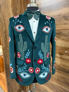 Costume Western brodé vert foncé pour homme avec motifs floraux, cactus et yeux – Ensemble blazer et pantalon style cowboy pour mariage et soirée - Product Image 5