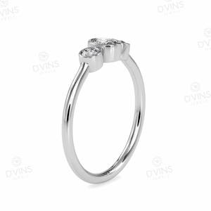 Bague de fiançailles et de mariage classique D'VINS JEWELS en or massif 18 carats avec diamant ovale de 2 carats, taille VVS, sertie à griffes, certifiée IGI - Product Image 6
