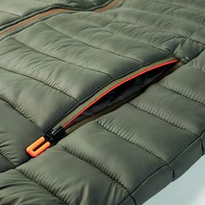 เสื้อแจ็คเก็ตผ้าโพลีเอสเตอร์ 100% แบบควิลท์ ปรับแต่งได้ พิมพ์ลายด้วยเทคนิคดิสชาร์จ  ปักโลโก้บริษัทหรือทีม  คอตั้ง  สำหรับฤดูหนาว - Product Image 6