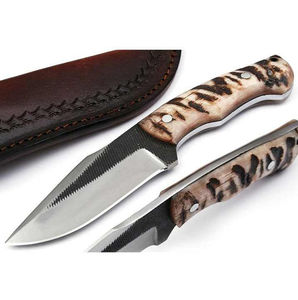 Cuchillo de caza de acero inoxidable con hoja de punta caída, borde serrado, mango marrón, grado industrial, para uso en exteriores. - Product Image 5