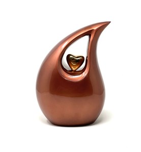 Fabricant en gros Uzair Handicrafts – Nouvelle urne funéraire artisanale au design innovant, fournisseur de urnes en métal émaillé en forme de goutte d'eau, nouveau look - Product Image 4