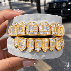 Grillz dentaire en laiton plaqué or, entièrement serti de zircone cubique, bijoux dentaires Hip Hop pour cadeau de fête - Product Image 1
