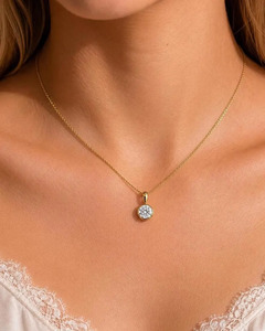 Pendentif de luxe élégant pour femme avec diamant de laboratoire taille Bezel, certifié IGI, en or, or rose, or blanc ou argent - Product Image 4