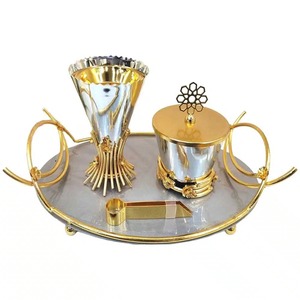Ensemble brûleur à bakhoor en métal bicolore argent et or, encensoir à couronne conique et pot de rangement couvert, plateau de service rond à poignée, Mabkhara - Product Image 1