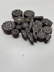 Blocs d'impression en bois sculptés à la main pour la confection de motifs floraux et mandalas sur tissus, papiers et artisanat – Ensemble de tampons artisanaux - Product Image 2