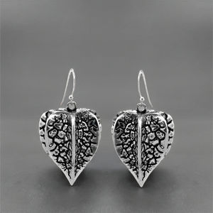 Pendientes Colgantes de Plata de Ley 925 con Textura de Hoja de Peepal para Mujer - Regalo de Aniversario y Fiesta - Product Image 6