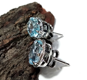 Pendientes de tuerca ovalados de topacio azul cielo facetado con engaste de bisel en tono plateado, joyería para mujer certificada por terceros para bodas - Product Image 5