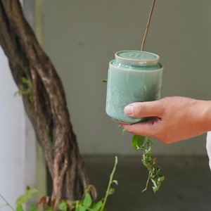 กระป๋องเก็บของลายดอกนูน ผิวเรียบเงางาม ฝาปิดแน่นสนิท ป้องกันความชื้น ตัวจัดระเบียบครัวสุดหรู - Product Image 4