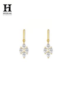 Pendientes de Oro de 14K con Diamantes en Forma de Marquesa, Fabricante de Joyería Fina de Lujo - Product Image 4