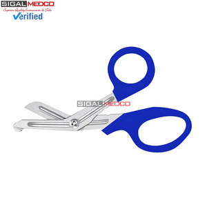 กรรไกรพยาบาลแบบ Trauma Shear ขนาด 5.5 นิ้ว สีน้ำเงินรอยัล ผลิตจากเหล็กกล้าไร้สนิมเยอรมัน สำหรับปฐมพยาบาลฉุกเฉิน ตัดผ้าพันแผล และใช้งานทางการแพทย์ - Product Image 5