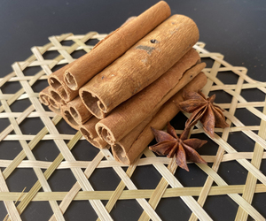 High Quality Factory Supply Raw Whole Cassia <b>Cinnamon</b> Sticks Natural Dried Aromatic Spice Healthy Ingredient - Product Image 1