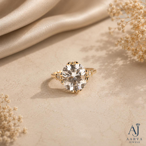Anillo de Compromiso Redondo de Moissanita con Engaste de Puntas en Color Oro, Joyería para Mujer, Regalo para Boda o Fiesta - Product Image 1