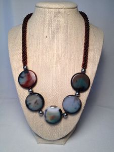 Collar de Resina Bonito para Mujer, Diseño APEX ALIGN, Hecho a Mano, Joyería de Primera Calidad, Accesorios de Moda Modernos, Venta al Por Mayor para Fiestas - Product Image 2
