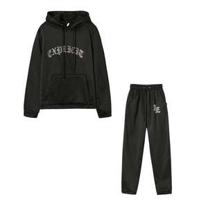 Ensemble de survêtement en polyester pour femme, 2 pièces, avec logo personnalisé en strass, comprenant un sweat à capuche oversize et un pantalon de jogging, imprimé diamant, vente en gros - Product Image 1