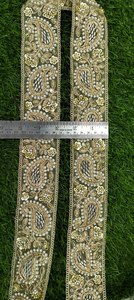Encaje JK Elegante, Romántico y Ecológico, 100% Poliéster, Estilo Floral, con Bordado Intrincado y Borde de Encaje - Product Image 1