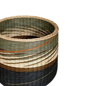 Cesta de Ratán Artística con Patrón Multicolor y Detalles en Naranja, Cesto de Almacenamiento Hecho a Mano, Organizador Decorativo Único para el Hogar - Product Image 2