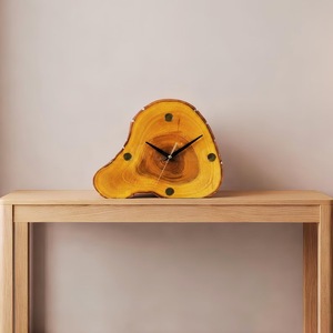 Horloge analogique en quartz avec tranches de bois irrégulières, design rustique, silencieuse, alimentée par piles, décoration de salon - Product Image 2