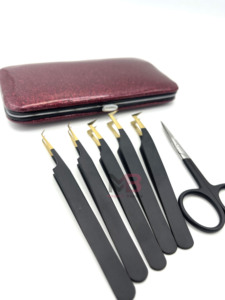 Pinzas para Pestañas de Acero Inoxidable de Nuevo Diseño, Pinzas para Pestañas con Agarre de Fibra y Punta Puntiaguda en Color Degradado Negro, Estuche Personalizado - Product Image 2