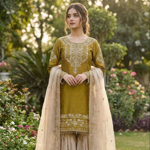 Ensemble Kurti en soie de créateur – Broderie riche avec pantalon Plazzo et dupatta à bordure en dentelle - Product Image 1
