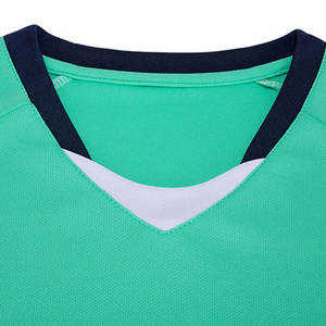 Conjunto de Camiseta de Fútbol Sublimada con Cuello en V para Hombre, Degradado Verde, Sin Mangas, Pantalones Cortos Elásticos que Absorben la Humedad, Personalizable, 100% Deportivo - Product Image 4