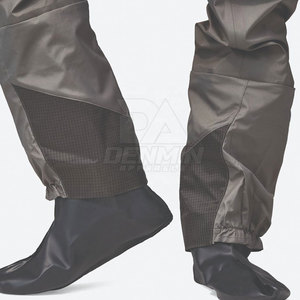 Pantalones Deportivos Transpirables que Ofrecen Comodidad de Secado Rápido y Libertad de Movimiento para Entornos de Entrenamiento Activo - Product Image 4