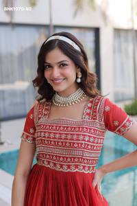 Ensemble de robes de soirée de haute qualité en soie H O avec sequins, perles et broderies - Achat en ligne en Inde - Product Image 5