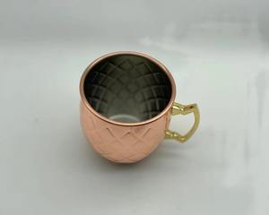 Mug en cuivre classique avec poignée, vaisselle en cuivre pur, parfait pour servir de la bière, de l'eau, pour la maison, le bar et les repas, provenant d'Inde. - Product Image 4