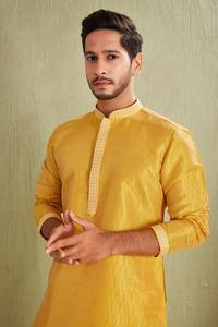 Kurta pour homme de qualité supérieure en coton jaune, coupe ample, tissu en coton doux de qualité supérieure, vêtements ethniques pour fêtes - Product Image 4