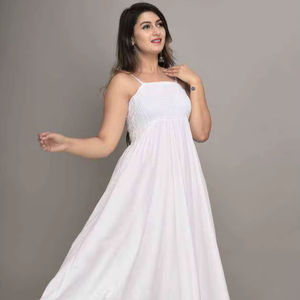 Vestido Formal Moderno para Mujer, Estilo Imperio, 100% Algodón, Escote Corazón, Largo por Encima de la Rodilla, Color Blanco - Product Image 1