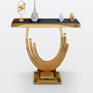 Console sculpturale avec plateau en marbre blanc et base en forme de croissant de lune doré, disponible à prix de gros. - Product Image 3