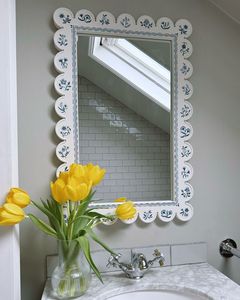 Grand miroir mural bohème élégant fait main avec incrustations florales pour salle de bain et décoration de salon - Product Image 4