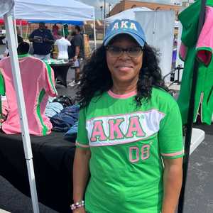 T-shirt vert AKA pour femme, broderie lettres grecques, col rond athlétique, qualité supérieure - Product Image 2